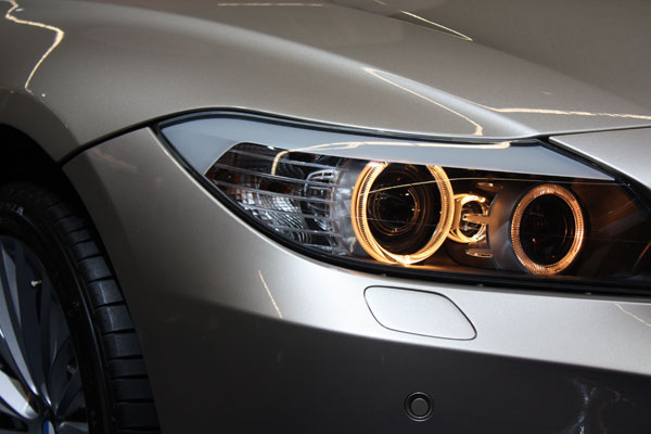 LED -autode esitulede soojuse hajumise analüüs