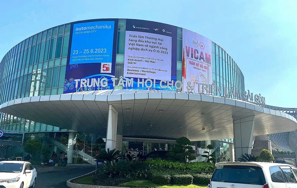 Luxfighter CAR LED ESIMENE LISANGE 2023 AUTOMANIKA HO CHI MINH CITY